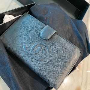 CHANEL Wallet.